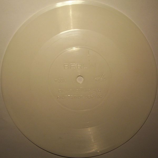 Ein Gruß Aus Der Hauptstadt Der DDR. Schallplatten - Souvenir  / Сувенир из Берлина / A Souvenir from Berlin