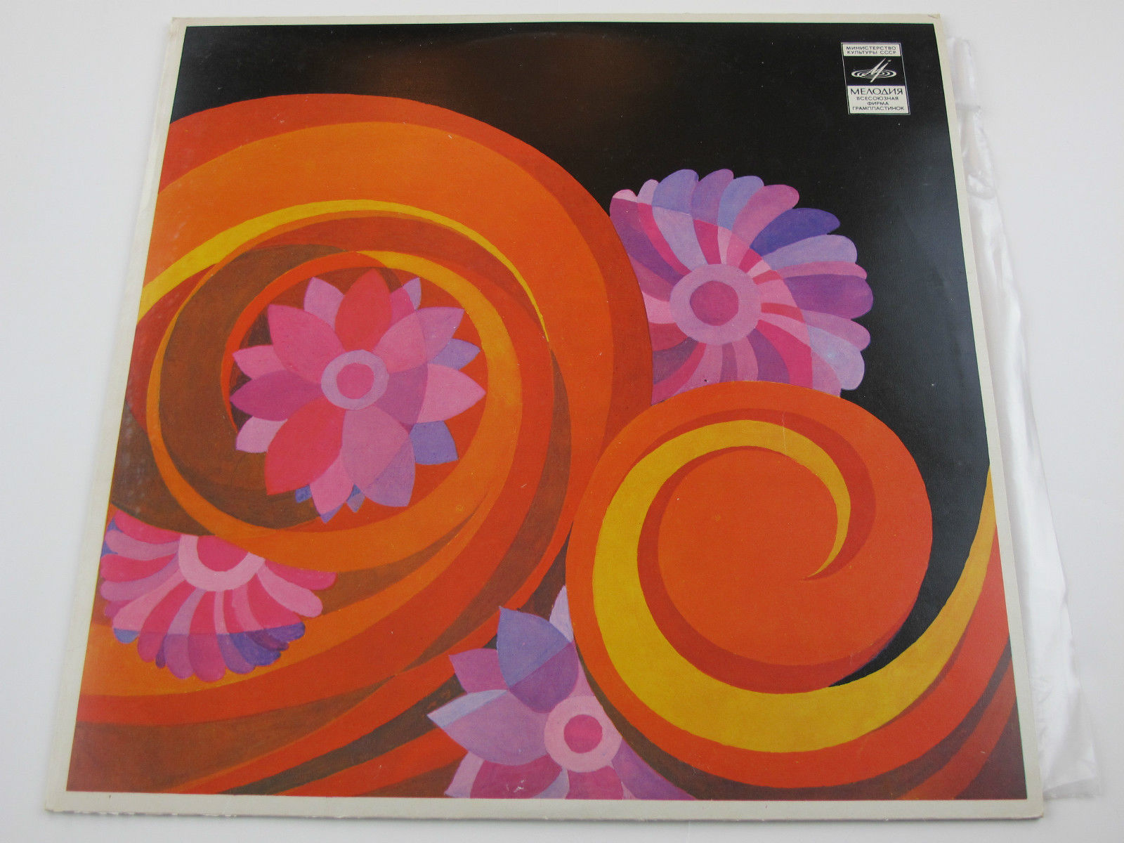 Дарите женщинам цветы. Поет Николай Соловьёв