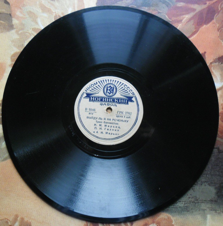 Трио баянистов: И. М. Марьин, П. И. Галкин и А. И. Марьин – Выйду ль я на реченьку / а) Ах ты, сад б) Меж двух белых берез