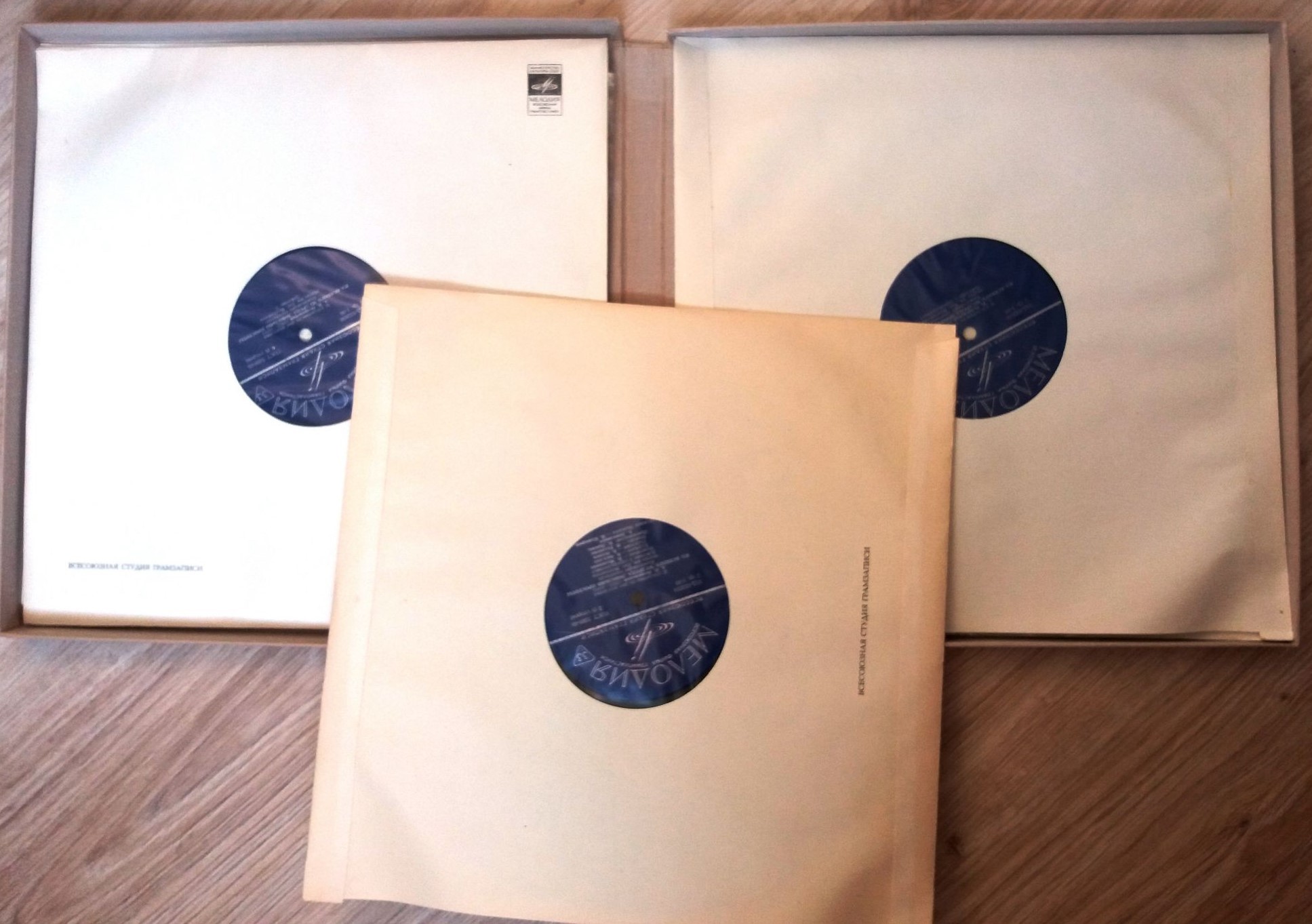 А.Н. ОСТРОВСКИЙ (1823 — 1886): "На всякого мудреца довольно простоты". Композиция спектакля театра им. Евг. Вахтангова