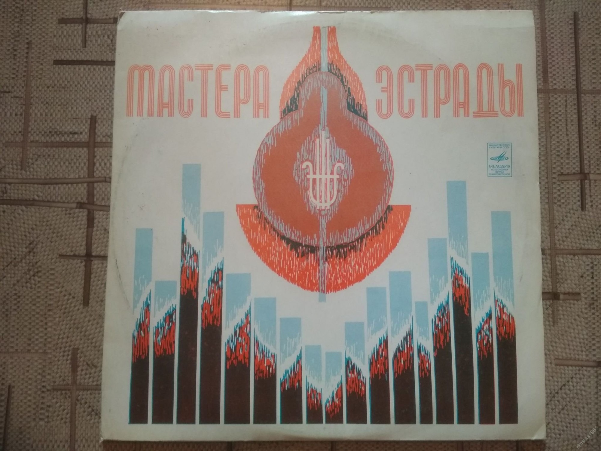 Поют артисты театра "Ромэн"