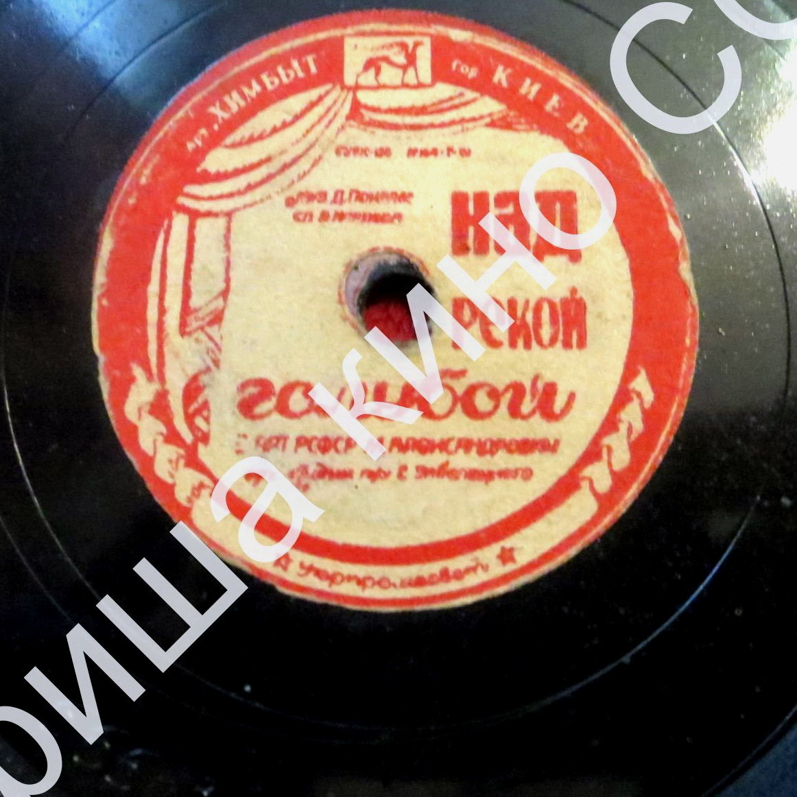 Клавдия Шульженко — Девичье сердце // М. Александрович — Над рекой голубой