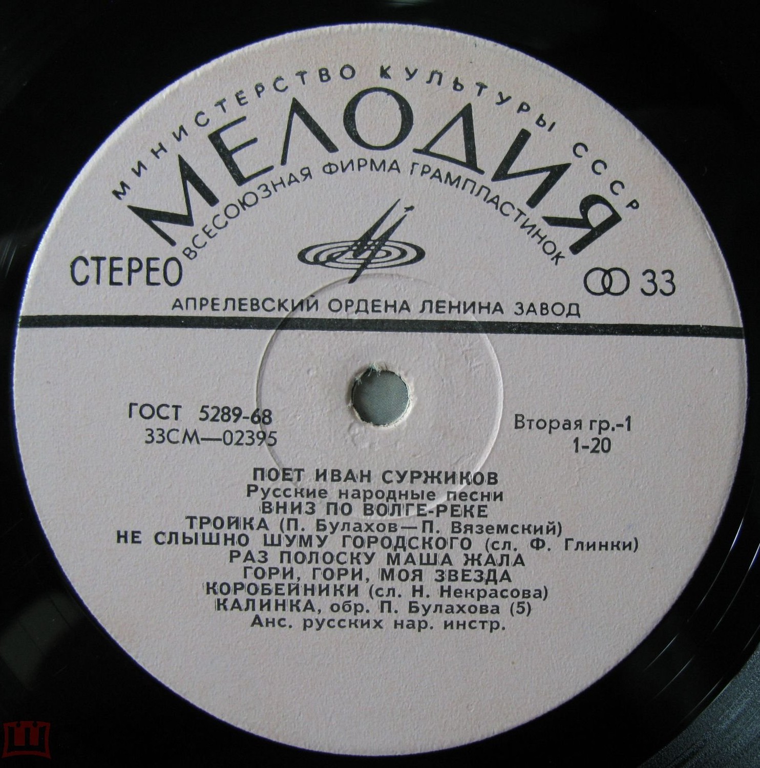 Поёт Иван Суржиков