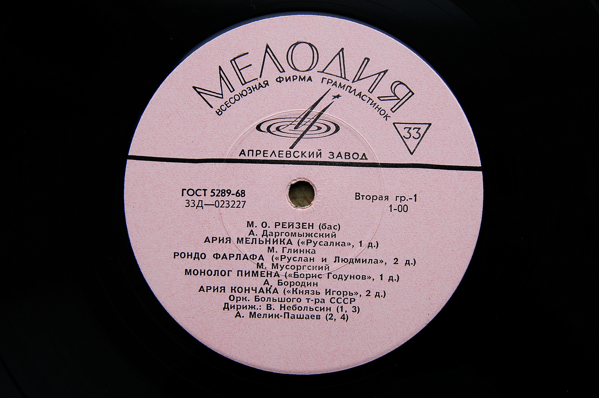 Поёт Марк Рейзен